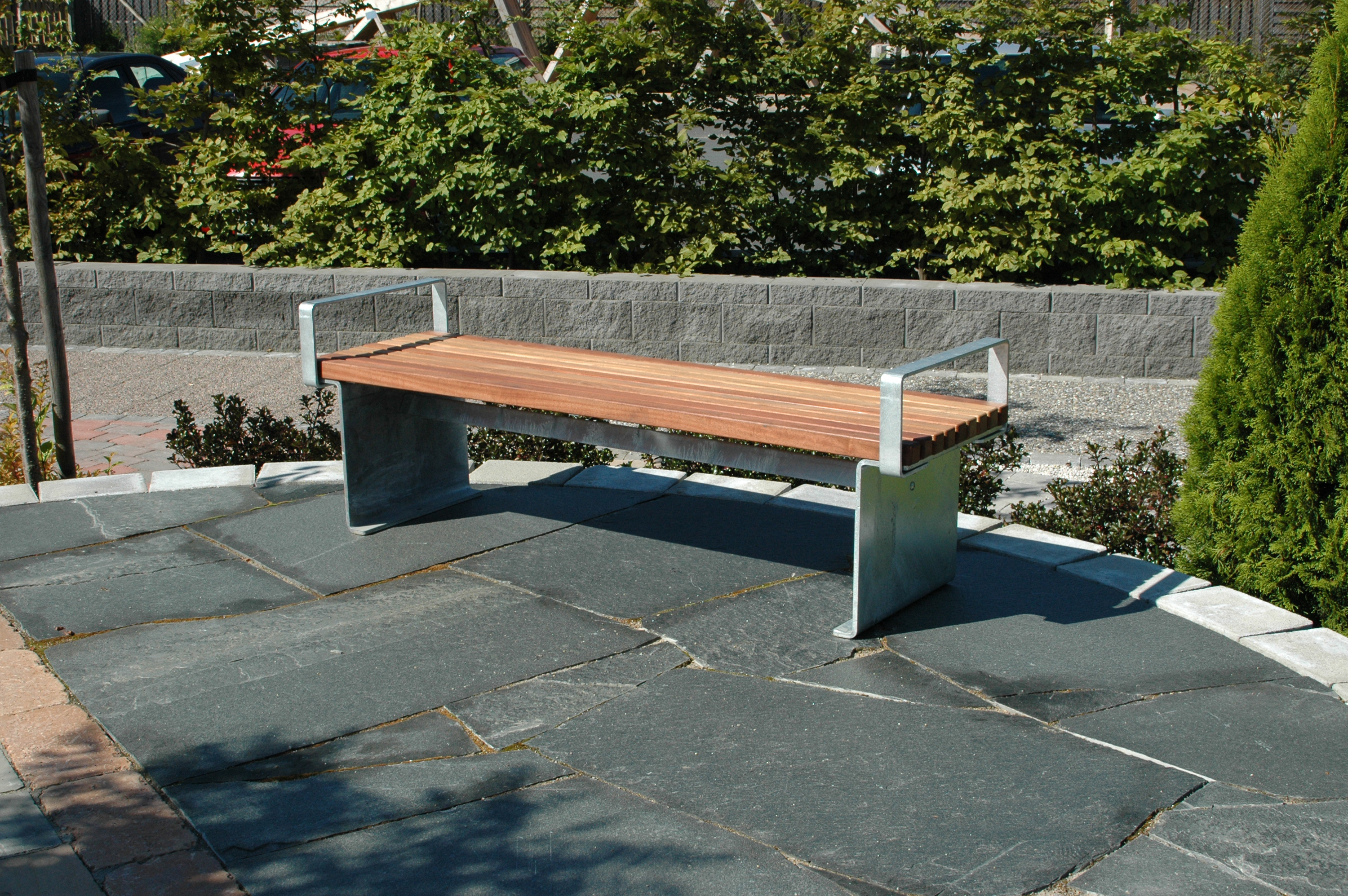 Accoudoir pour banc public Birka réf 8020359 - Hags - montage 1 heure, longueur 1760 mm_1