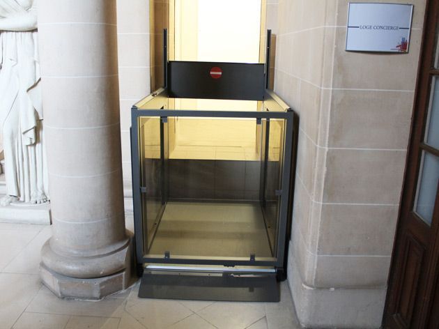 Plateforme élévatrice Easylift PMR - hauteur 1,25m - charge 400kg - versions usage particulier et public_1