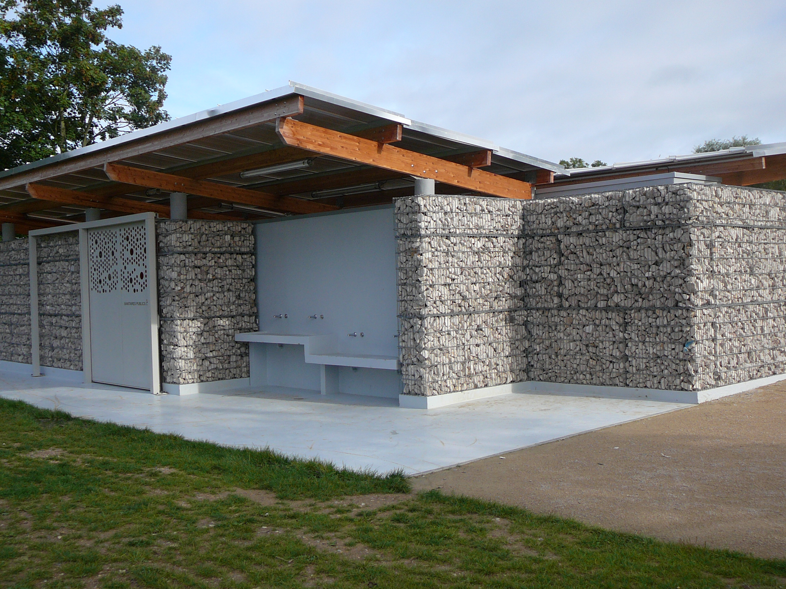 Mur de clôture - Gabion STONEBOX® avec panneau en U et remplissage en pierre granulométrie 80/150 mm_1