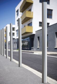 Potelet contemporain en inox brossé - Hauteur 900mm ou 800mm - Fixation par scellement direct_1