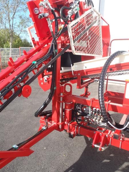 Récolteuse de carottes semi-industrielle S2P - Simon - compacte avec triage et mise en pallox_1