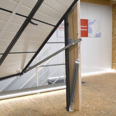 Aura - porte de garage basculante - isolante 40 ou 60mm - motorisée avec portillon sécurisé_1