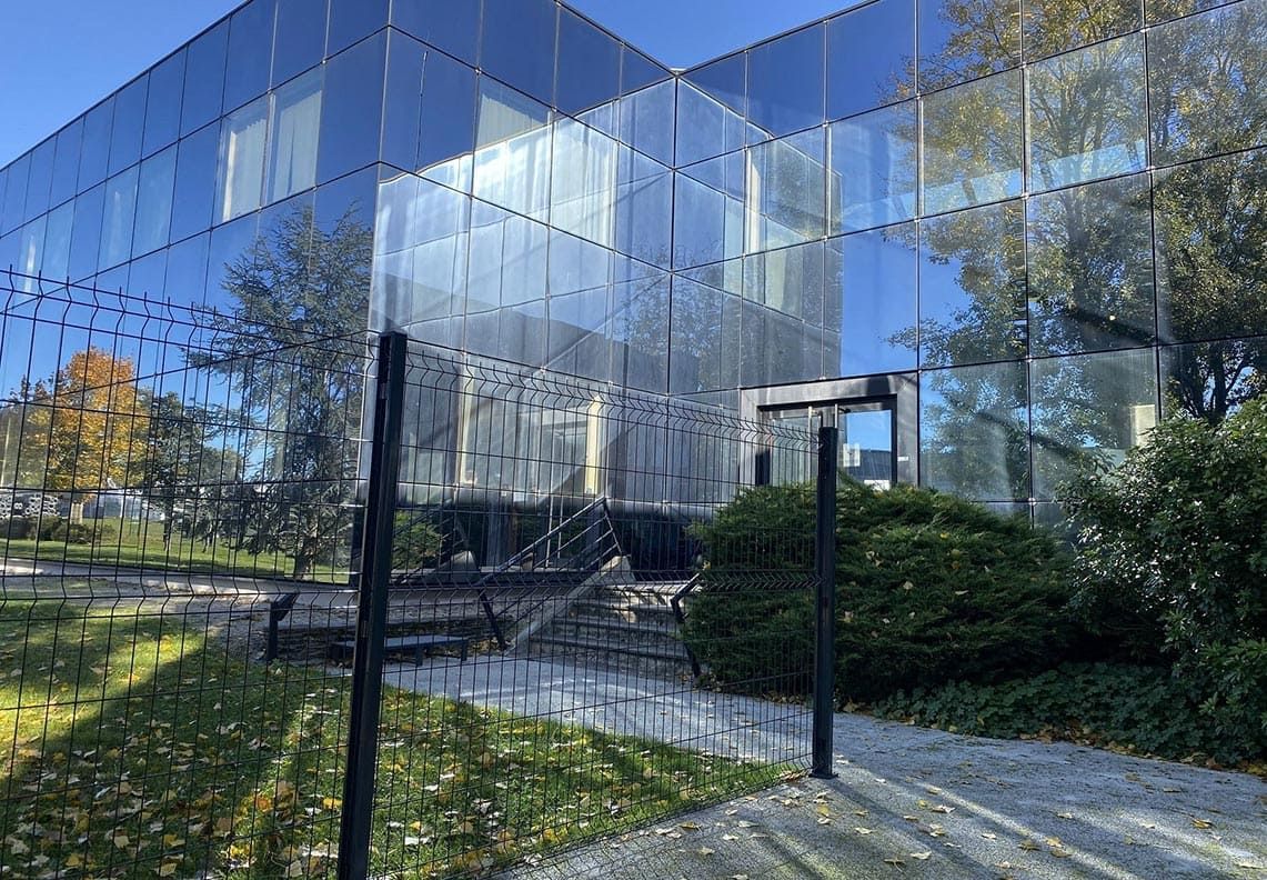 AXYLE® CD - Clôtures en panneaux rigides avec petits plis de renfort et hauteur jusqu’à 2,40 m_1