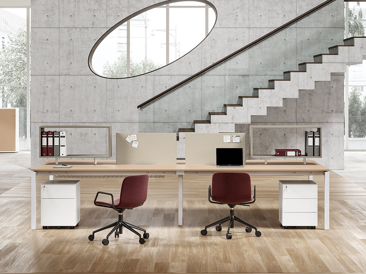 Bureau bench 4 personnes rialto avec niches et cloisonnettes frontales_1