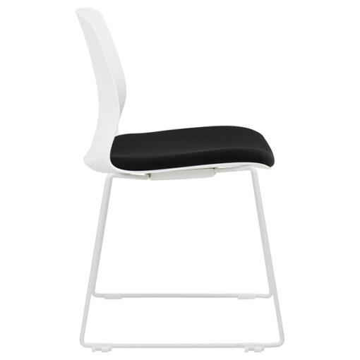 Chaise visiteur IRINA neuf - multi-usages, empilable et accrochable - piétement fil époxy blanc, tissu noir_1