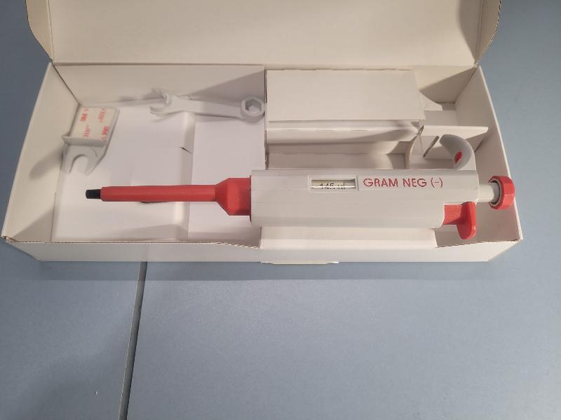 Pipette de laboratoire BIOMERIEUX V1221 GRAM NEG (-) 145 µl_1