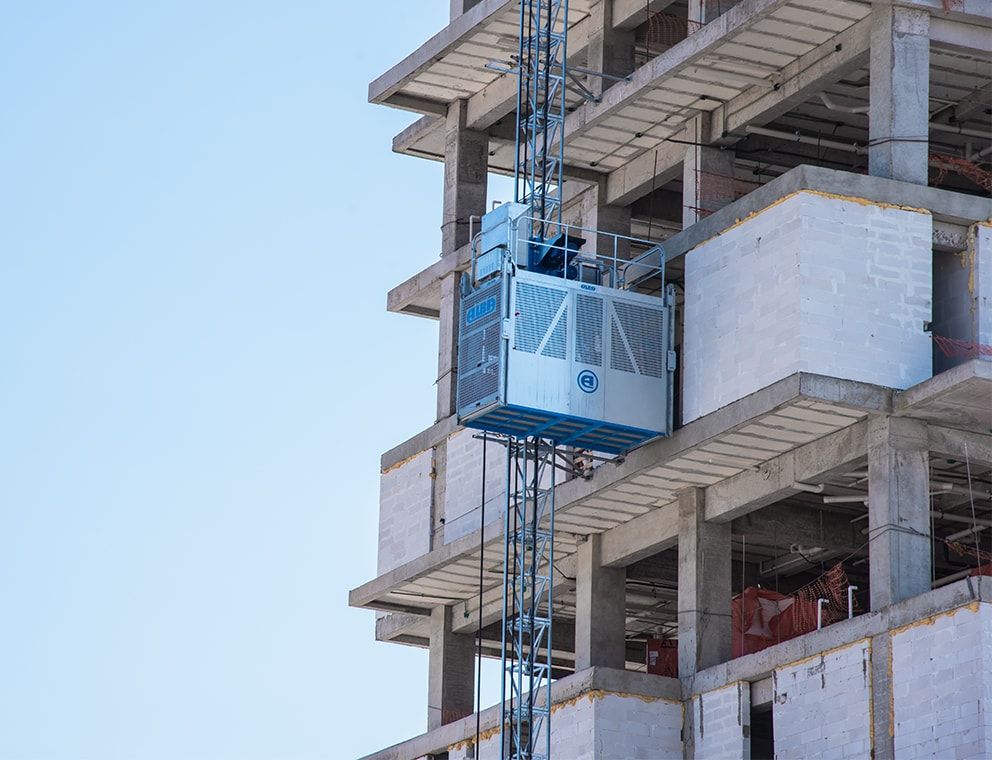 Ascenseur de chantier pour personnes et matériaux jusqu'à 2000 kg - EDC 2000_1