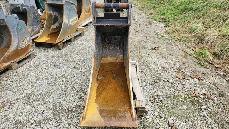 Godet de tranchée tiltrotateur Egli EVL-TR 200-600 - OilQuick OQ 70 - Année 2023 - RAL 9005_1