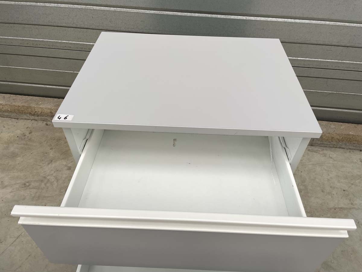 Meuble sous paillasse d'occasion de laboratoire - type caisson 3 tiroirs - Réf : P21091196_1