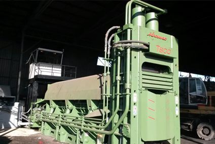 Machine de découpe industrielle Idromec T fixe avec force de coupe jusqu’à 1200 tonnes