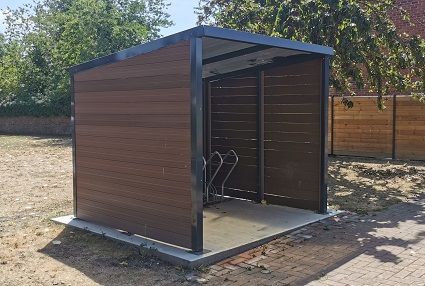 Abri vélos Medium Bosco - design moderne avec toiture inclinée et habillage en bois_1