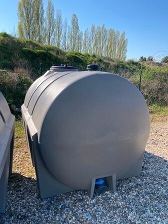 Polycuve pe 3350l grise - diam : 1m50 - lg : 2m32 - hauteur : 1m55 - ref : w00332304005p - dabert-citernes_1