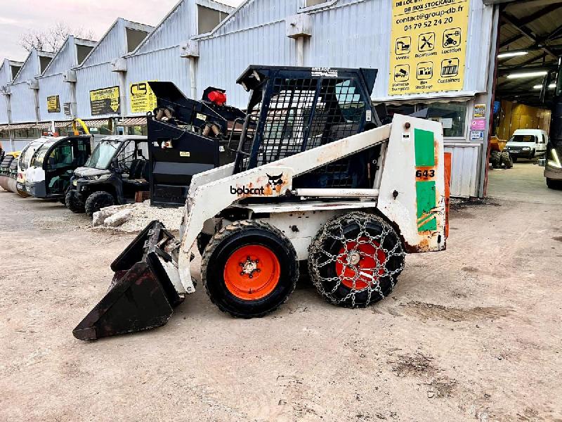 Bobcat 643 Mini-chargeur avec balayeuse et godet_1