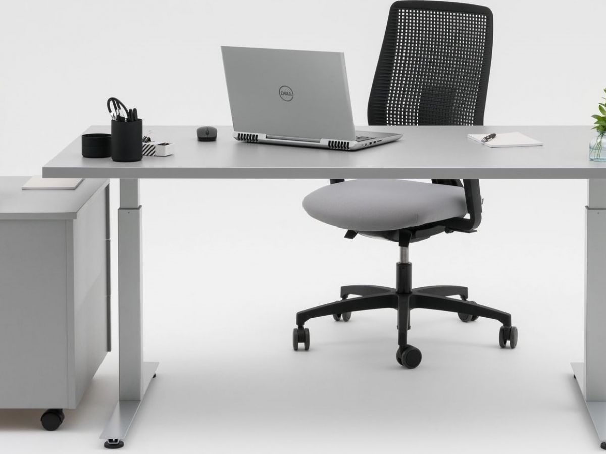 Bureau opératif réglable en hauteur - OGI DRIVE - manuel ou électrique, design moderne et durable_1