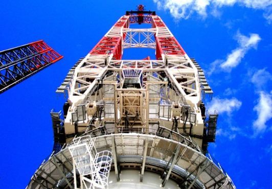 Grues portuaires CAL 45000 - CAL 64000 - Liebherr - capacité de levage max 1200 à 1700 t - conception Crane Around The Leg_1