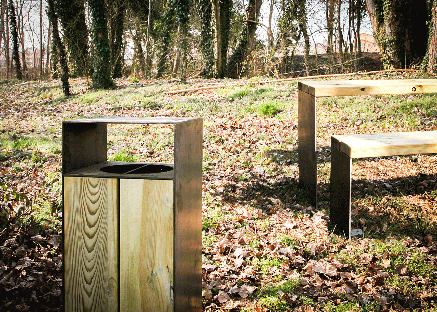Poubelle publique Gavarres PA611 - structure en acier Corten et lattes en bois traité_1