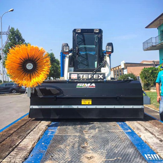 Balayeuse hydraulique Série SPZI - Usage intensif - Compatible mini-chargeuse, chargeuse, télescopique et tractopelle - Marque SIMA_1