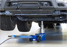 50-3H - Cric hydropneumatique à trois étages AC Hydraulic - Capacité : 50/25/10 T - Pour véhicules à très haute garde au sol_1