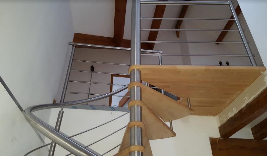 Escalier intérieur tournant en colimaçon - NCI Nouveau Concept Inox - Inox poli-brossé et bois_1