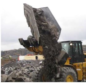 Godet de déversement latéral conçu pour les opérations de chargement et de manutention_1