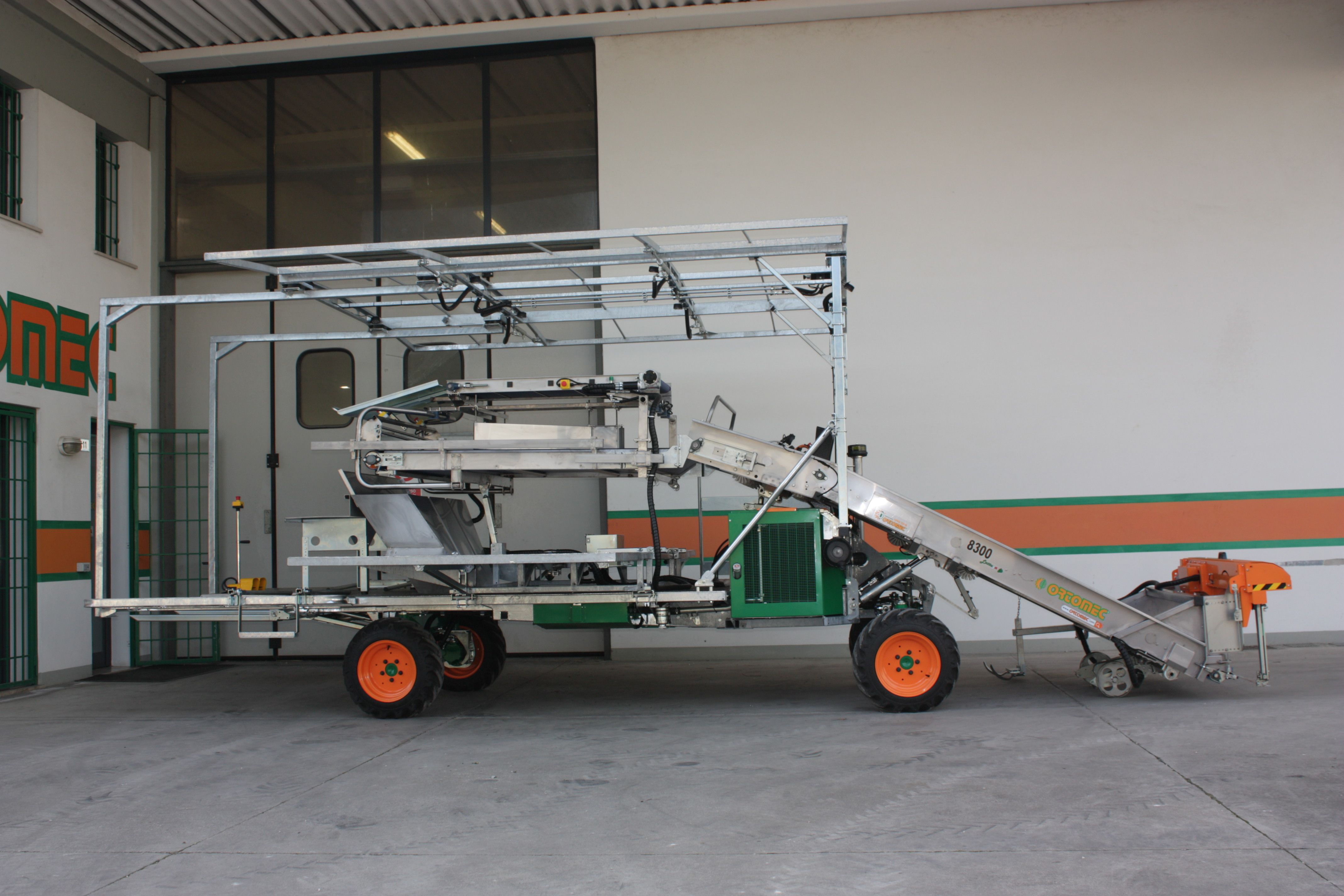 Récolteuse de légumes 8300 lattuga - ortomec srl - puissance du moteur 50 à 75 cv - largeur de la tête de récolte 130 à 180 cm_1