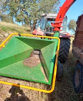 Déchiqueteuse professionnelle pour branches de différents diamètres