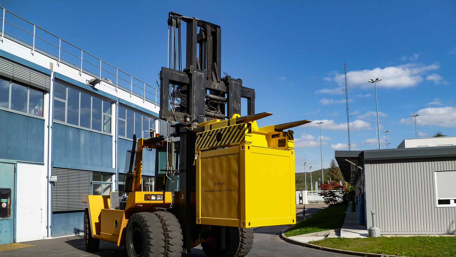 Spreader enfourchable télescopique T192E - Kaup - pour conteneurs de 10' à 40' - capacité jusqu'à 45 000 kg_1