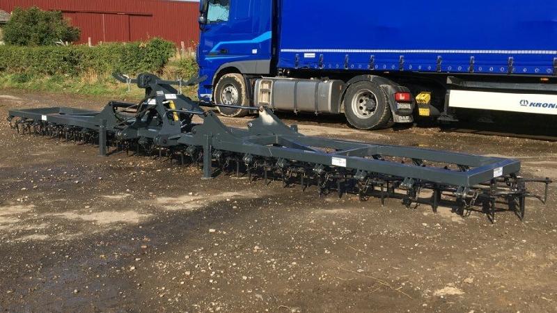 Herse plate NC DK 9.0m - Repliage hydraulique - Dents carrées de 20 - Occasion_1