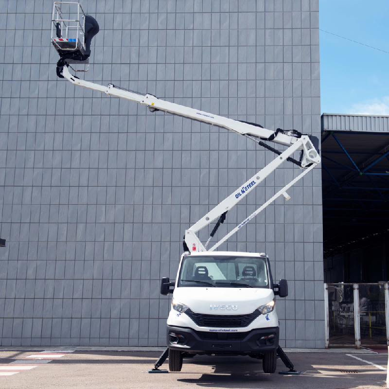 Nacelle Snake 2112  conçue pour les travaux en hauteur jusqu'à 21,2 m en Alpes  - disponible en achat neuf et en location de courte à longue durée_1