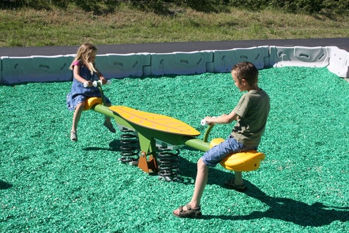 Balançoire mono feuille sur ressort - JIN-0413 - Husson International - Tranche d'âge 2-8 ans - Dimensions 2686x405x757 mm_1