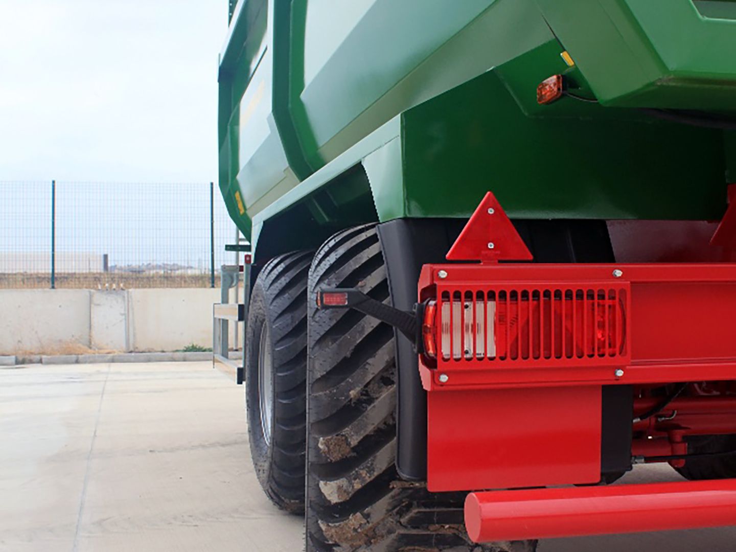 R 160 TAHK - Benne agricole à tandem monocoque - Romsan - capacité 15500 kg_1