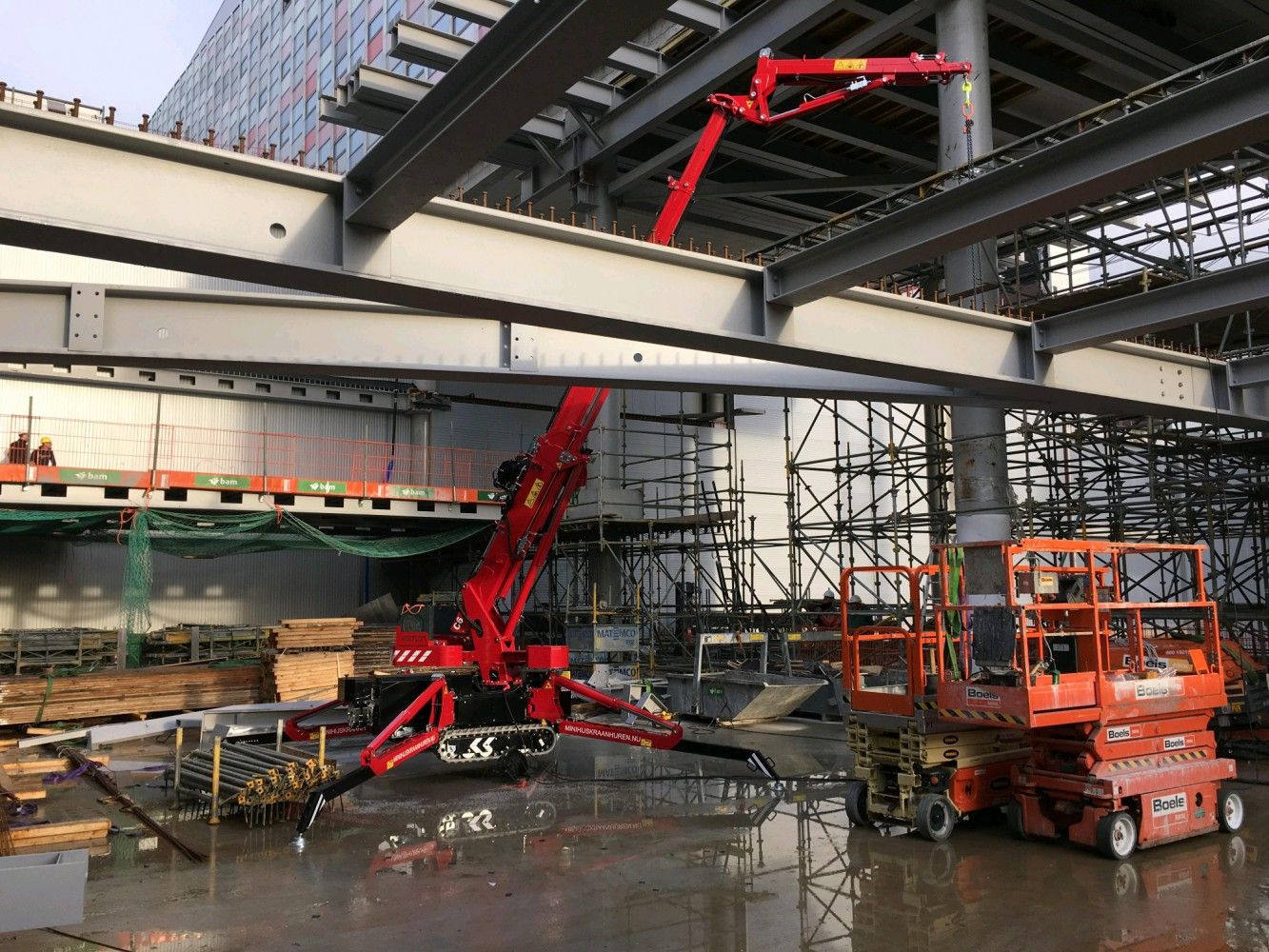 Hoeflon C6 - Mini Grue Puissante Polyvalente - 2650 à 2850 kg_1