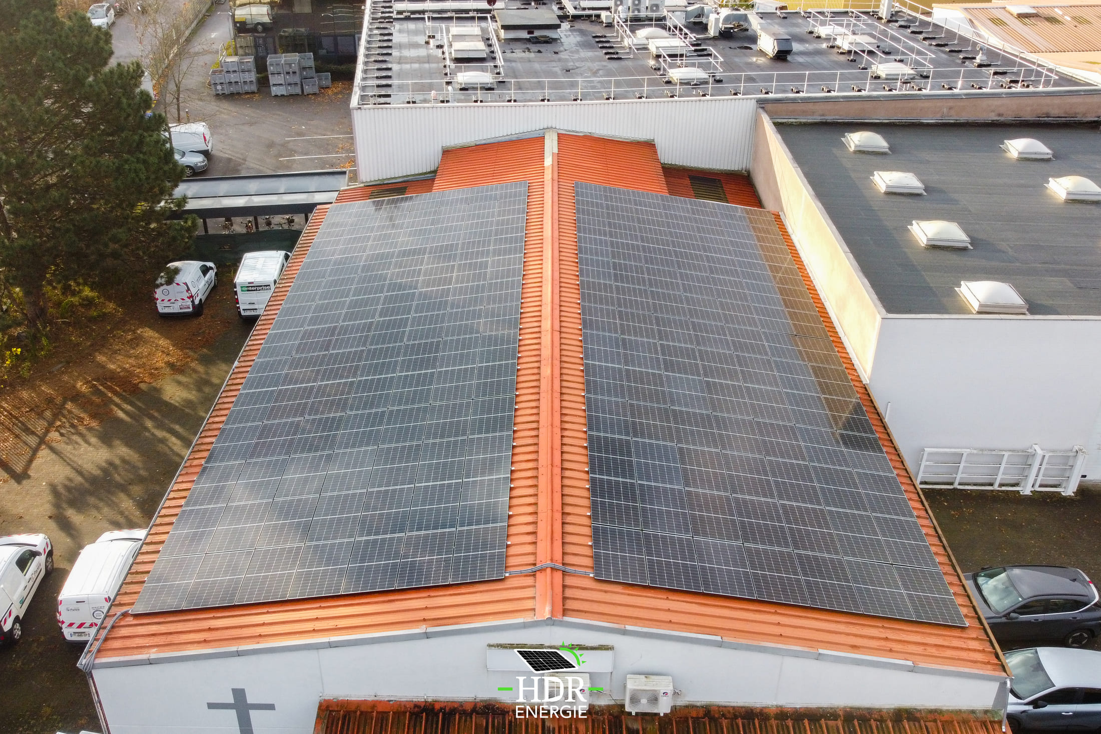 Bâtiment tertiaire photovoltaïque - 176 panneaux - 400 m² - 78kWc_1