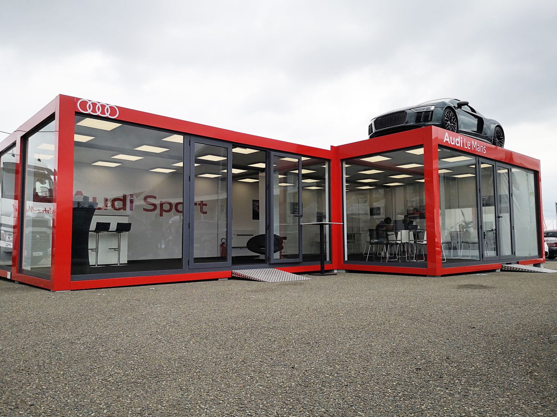 Container concession auto/moto - showroom modulable et sécurisé avec baies vitrées panoramiques_1