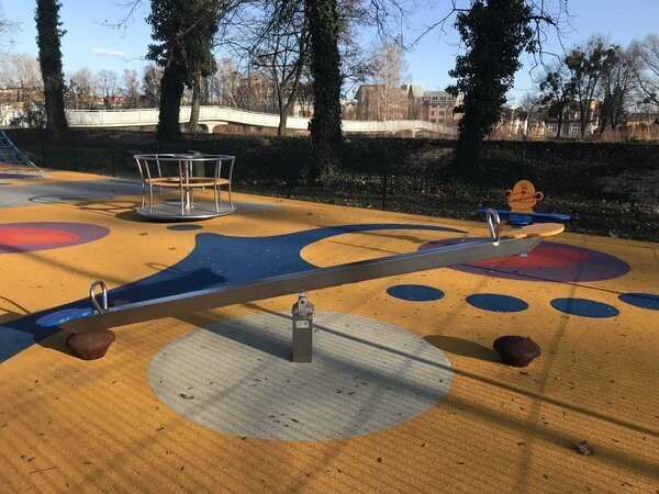 Jeu à bascule en acier inoxydable - 2 places avec sièges HDPE colorés - Conforme EN1176 - Référence BT13164_1