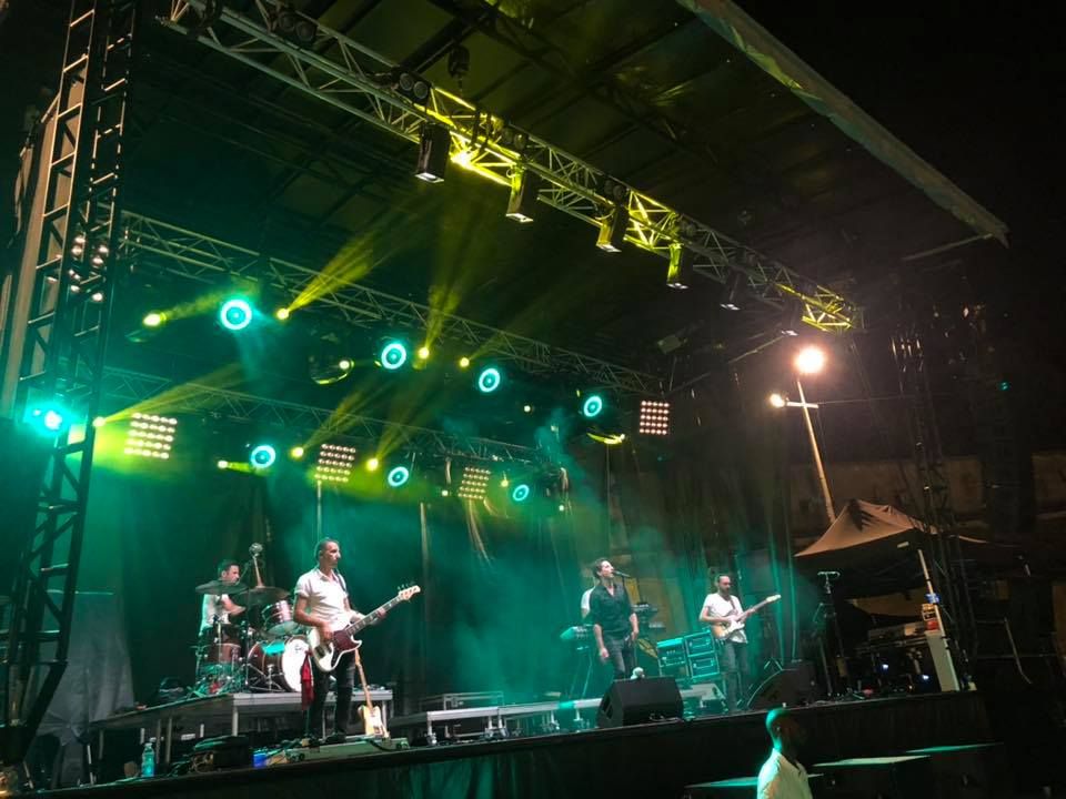 Location de scène mobile - 60 à 160 m² avec options annexes_1