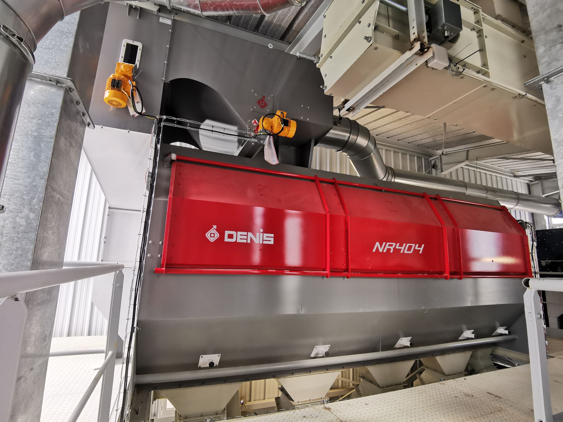 Nettoyeur rotatif pour le pré-nettoyage, l'émottage, la séparation, le triage, le calibrage de toutes céréales et de granulés - DENIS_1