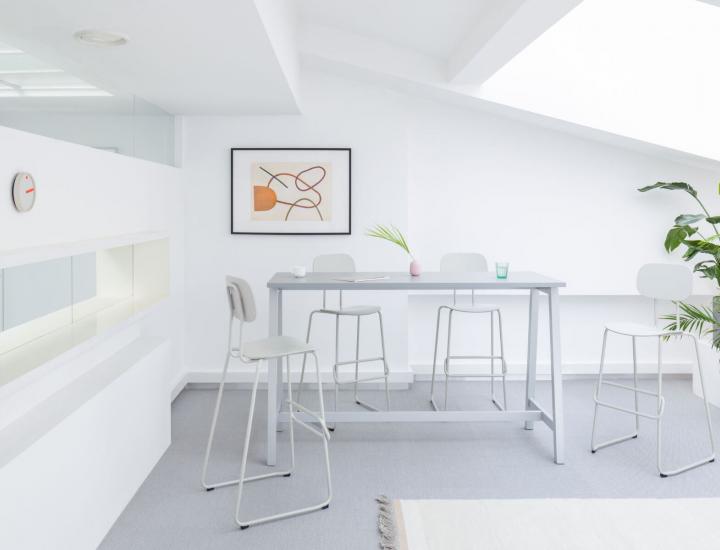 Table haute avec pieds en métal pour salle de réunion OGI M - Ref : PSM82_1