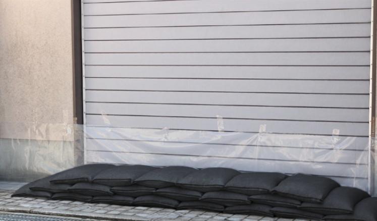 3 lots de 3 sacs anti-inondations - 30 x 61 cm - matériau absorbant non polluant - 14 kg après absorption_1