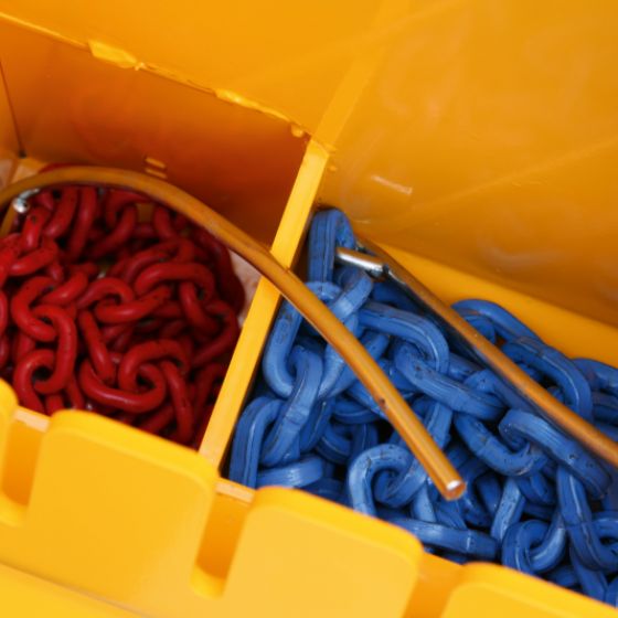 Treuil forestier robuste avec tablier renforcé et grille de protection rabattable