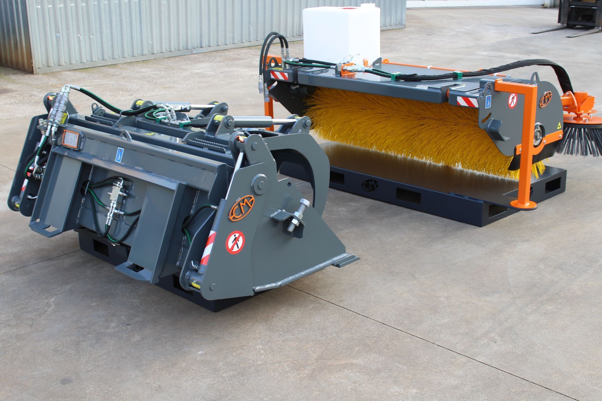 Godet balayeur ramasseur pour chargeur compact avec godet de collecte 4 en 1_2