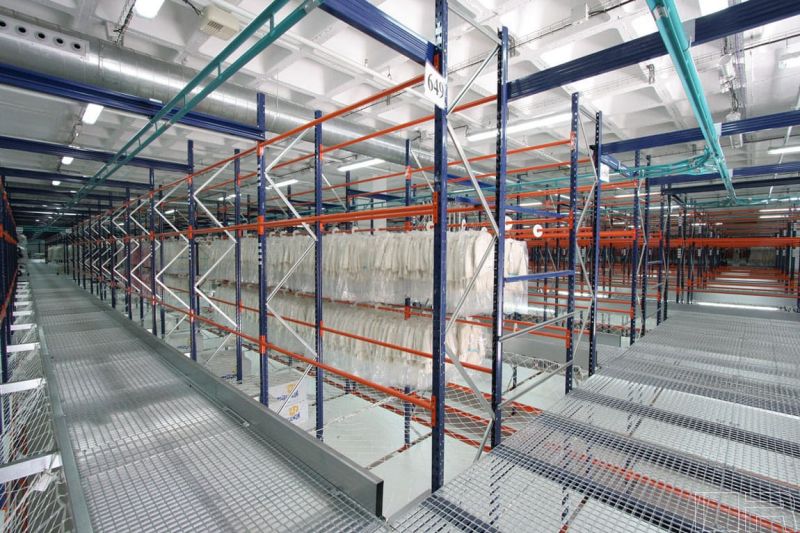 Penderie - Estanterías Metálicas Récord S.L. - Système de stockage suspendu pour vêtements sur cintres_1