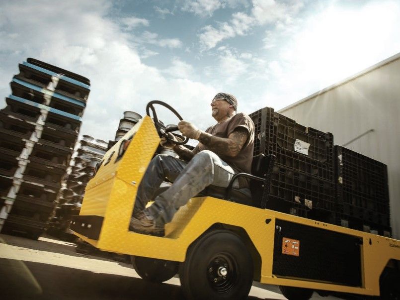 Cushman Titan XD - Tracteur logistique Crown - Capacité de remorquage 5000 lb - Charge utile 3000 lb_1