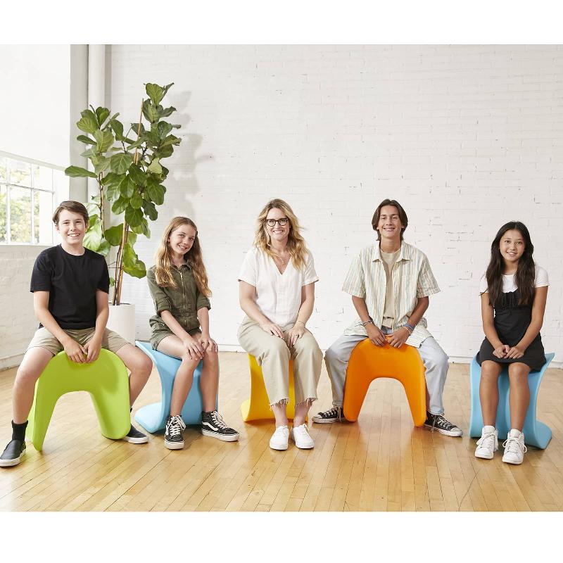 Tabouret ergonomique et pouf à la fois pour une assise ergonomique et active conçu pour les formes d'enseignement flexible - EWS.30_1