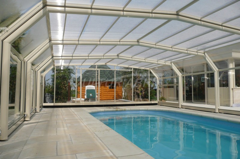 Abri piscine haut Romane - télescopique, motorisé, en aluminium T6 et inox 316L avec toit en polycarbonate cristal_1