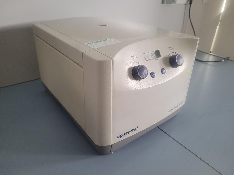 Centrifugeuse de laboratoire EPPENDORF 5702 avec rotor A-4-38_1