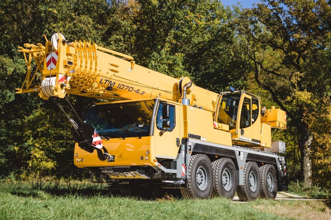LTM 1070-4.2 grues automotrices - Liebherr - capacité de charge max 70 t - flèche télescopique jusqu'à 50 m_1