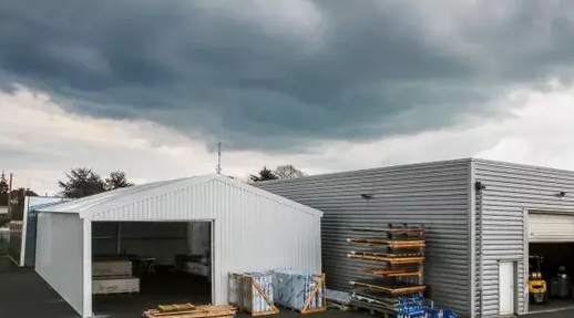Tente de stockage industrielle pour protéger vos stocks des intempéries_1