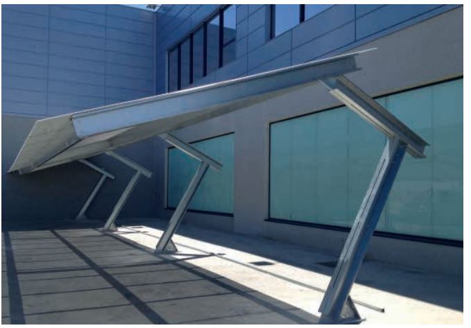 Abri métallique modulaire démontable MARQUISOL® - CUALIMETAL avec pilier incliné et options de couverture personnalisées_1