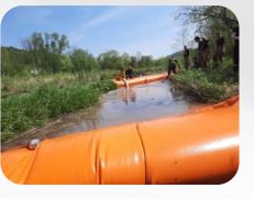 Barrière anti-inondation en polyester avec poche étanche souple longitudinale pour la rétention d' eau, la création retenue d'eau temporaire - PREMIUM_1